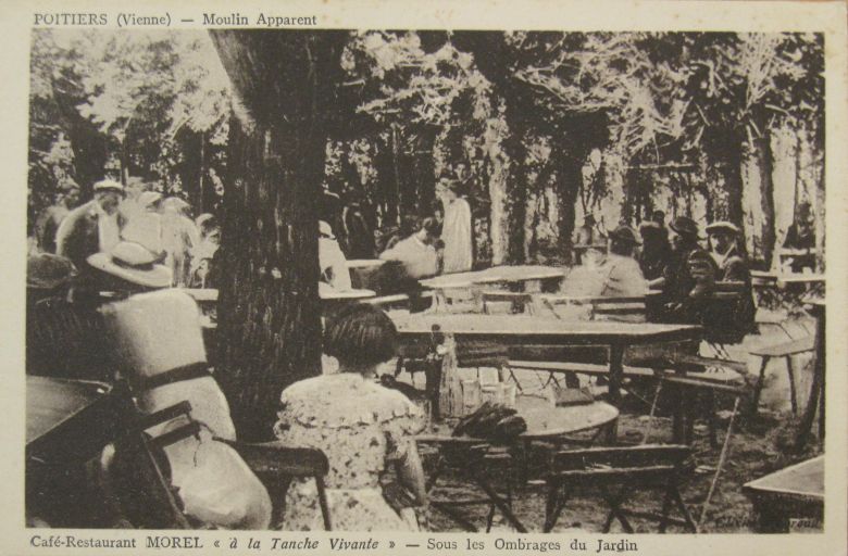 Carte postale représentant le jardin au bord du Clain du Moulin Apparent.