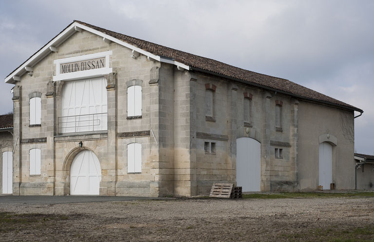 Cuvier du second vin : pignon sud et façade latérale est.