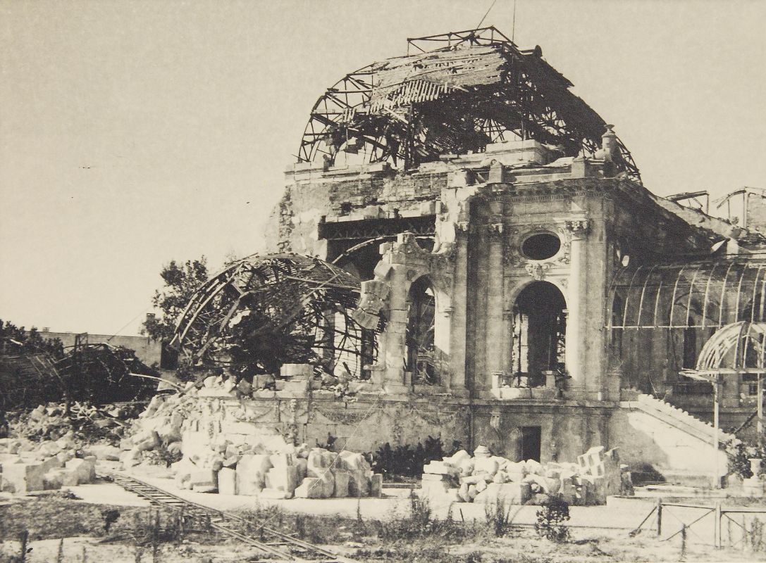 Les ruines du casino après les bombardements de 1945.