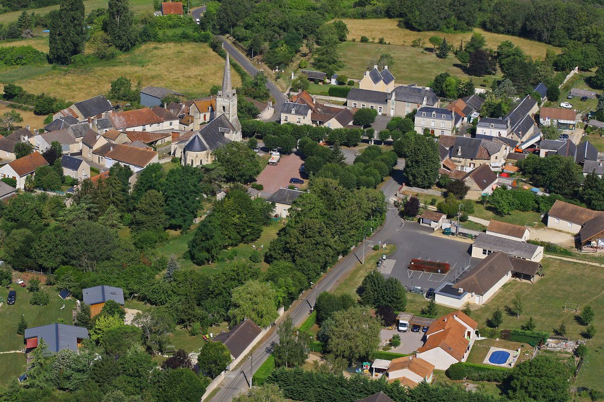 Vue aérienne du bourg de Chenevelles.