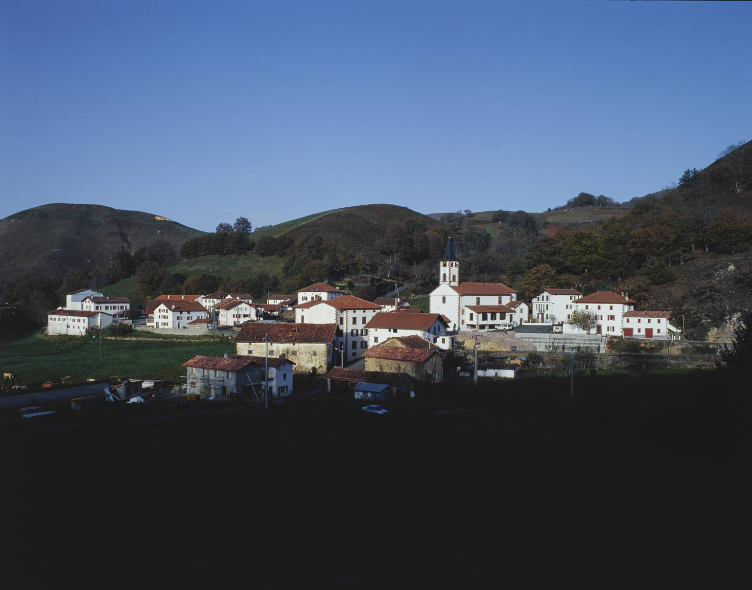 Vue prise depuis le sud-ouest.