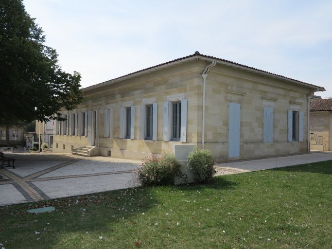 La mairie vue depuis le nord-est.