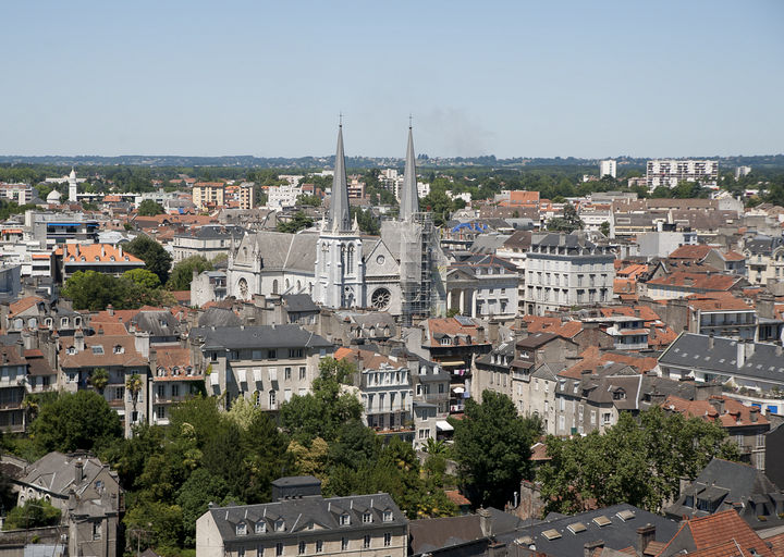 Vue de l'église Saint-Jacques depuis le clocher de l'église Saint-Martin.