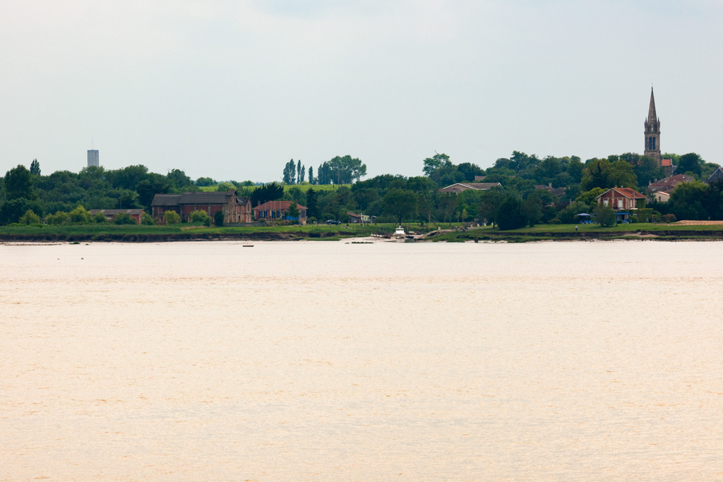 Vue du village et du port depuis l'estuaire.