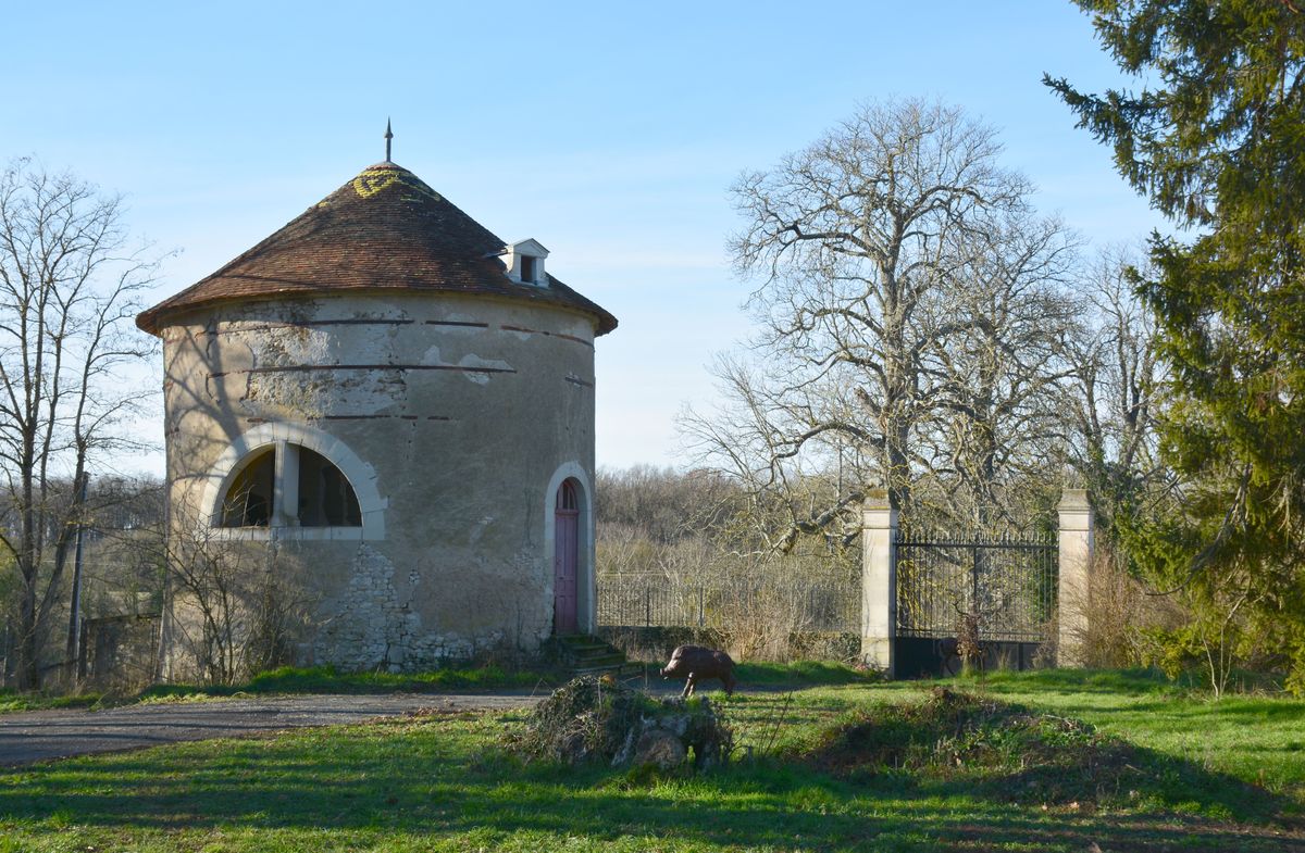 Pigeonnier du château de La Font.