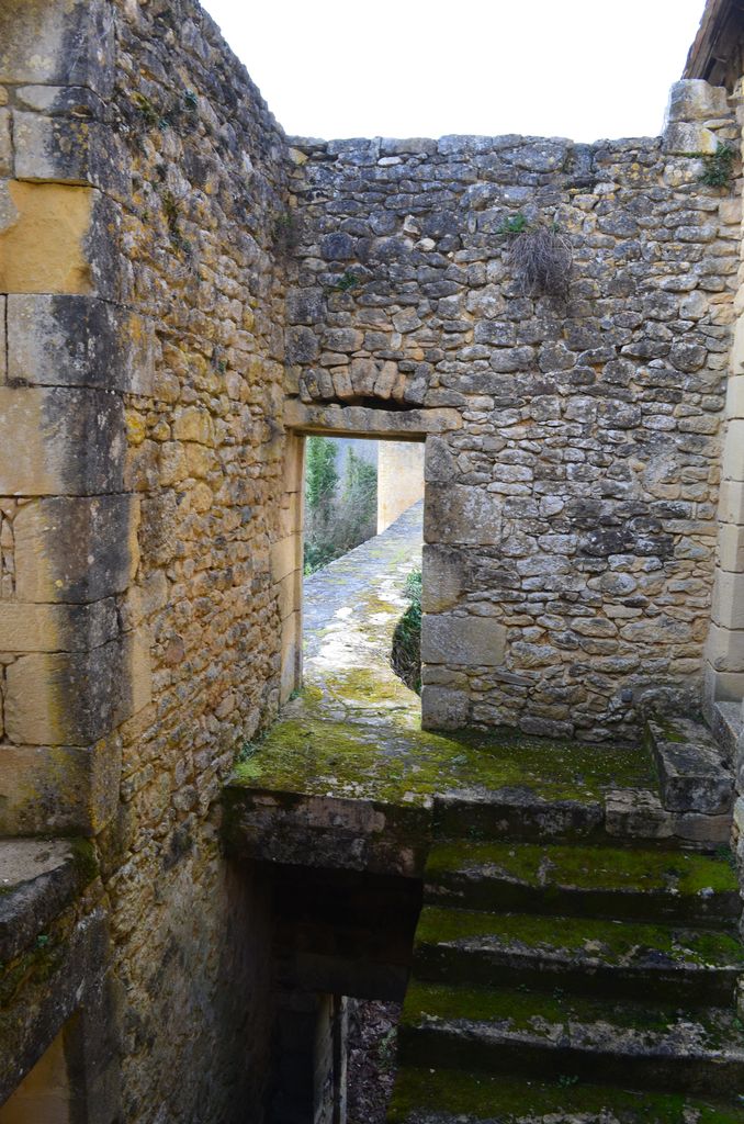 Porte d'accès à la galerie (disparue) depuis l'escalier secondaire à l'extrémité sud de l'aile droite.