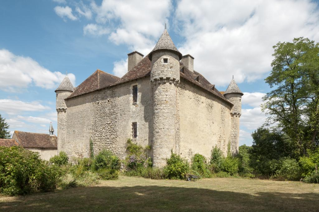 Château de Pruniers, élévations ouest et sud.