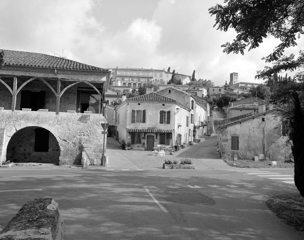 Vue du village depuis le pont sur la Gélise.