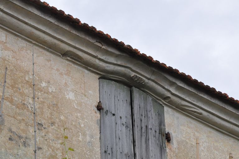 Linteau d'une fenêtre de l'étage : porte la date de 1759.