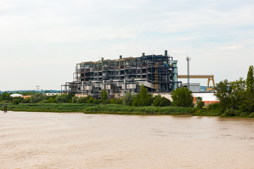 Vue d'ensemble depuis la Garonne (en cours de démantèlement).