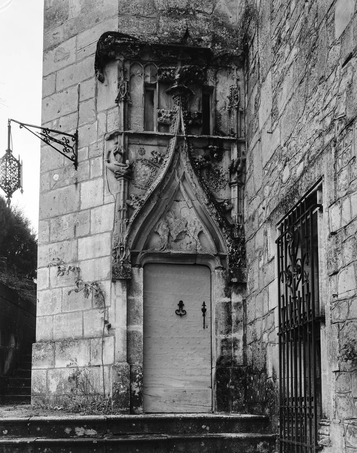 Escalier sud-ouest : porte.