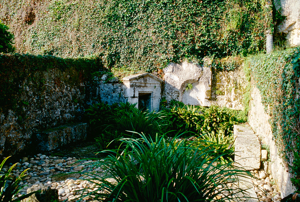 Jardin : fontaine.