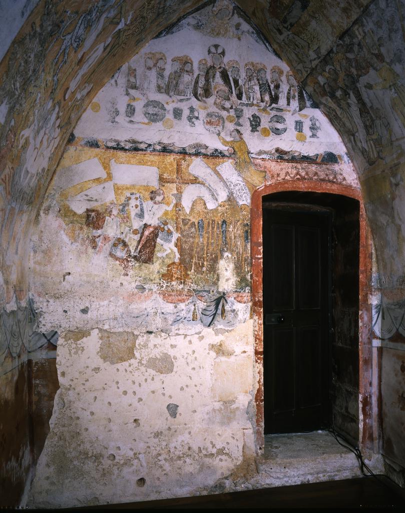 Chapelle, mur ouest, décor peint : la Cène ; le dit des trois morts et des trois vifs.