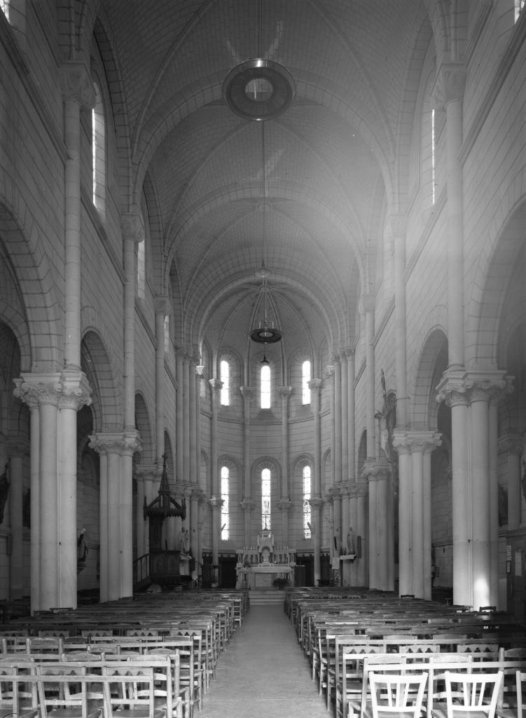 Nef vue depuis l'entrée.