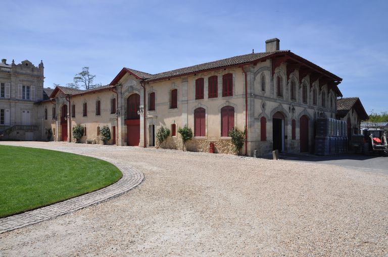 Cuvier : façade sur cour et pignon nord-est.