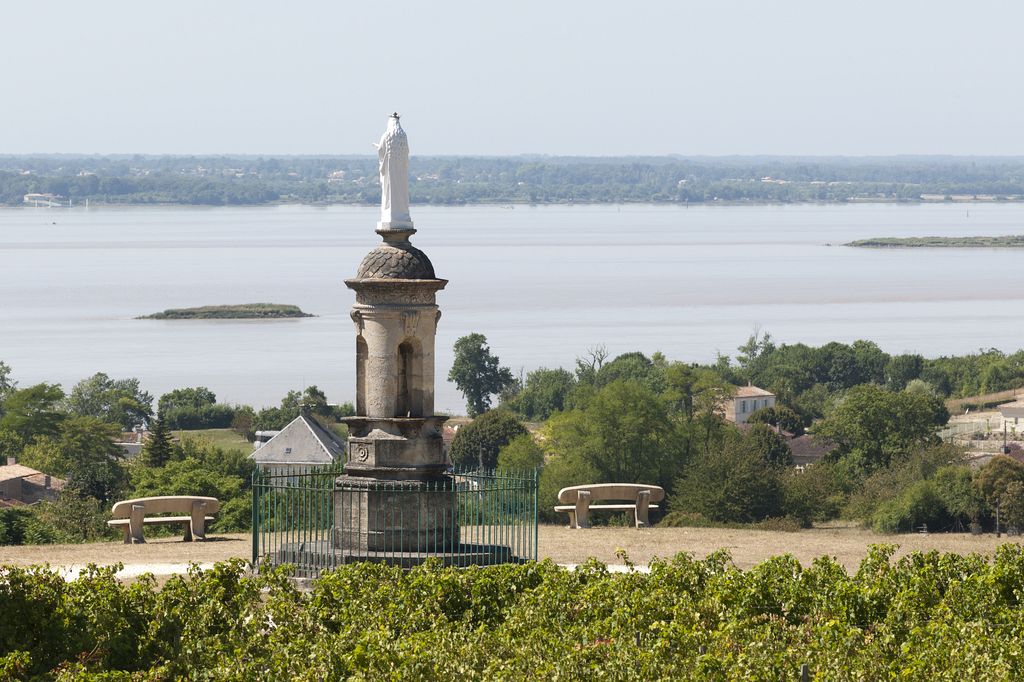 Vue d'ensemble depuis l'est.