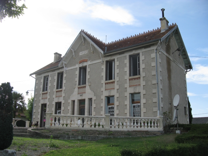 La maison vue depuis l'est.