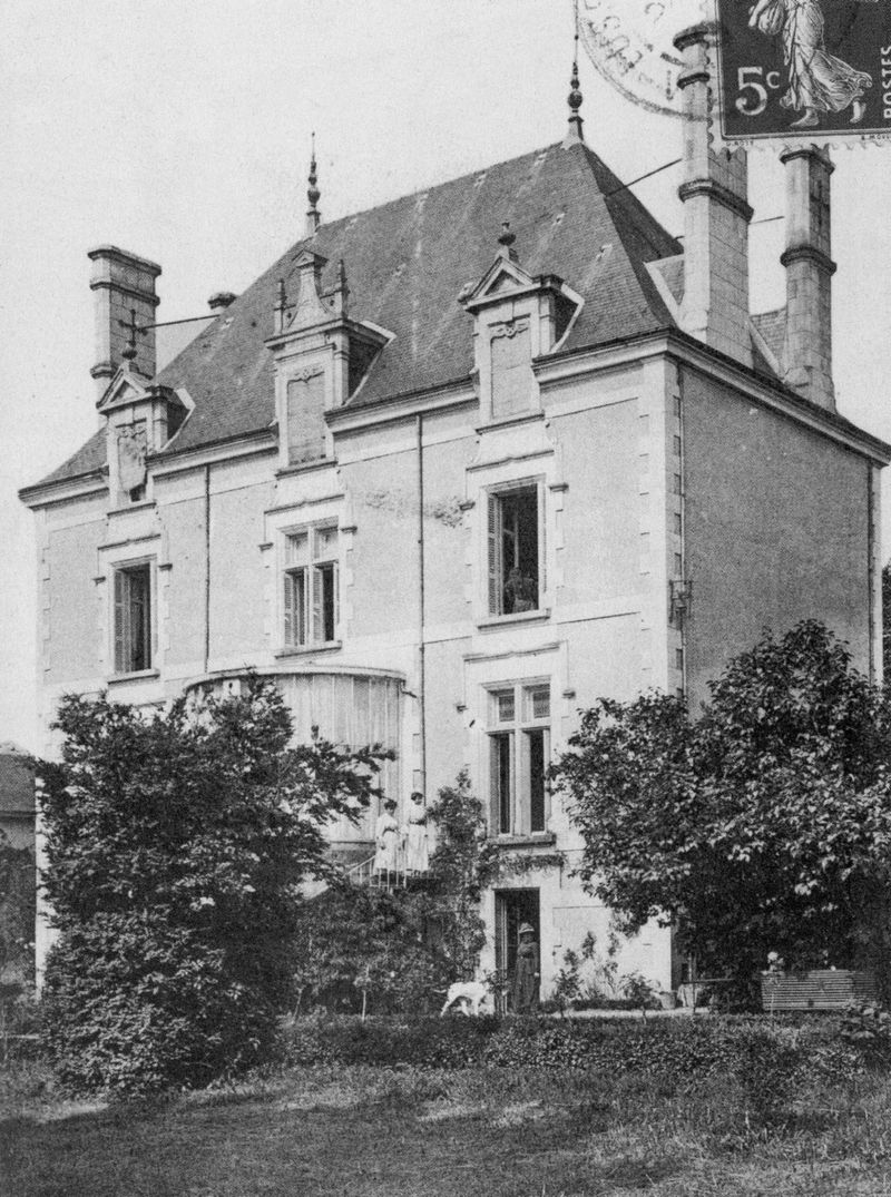 Carte postale ancienne de la villa des Roseaux, vue de la façade est.