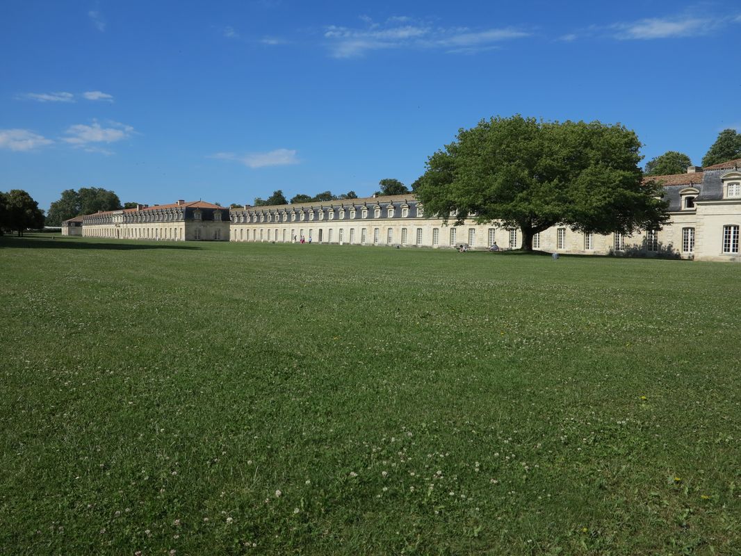 Façade est vue du nord-est.