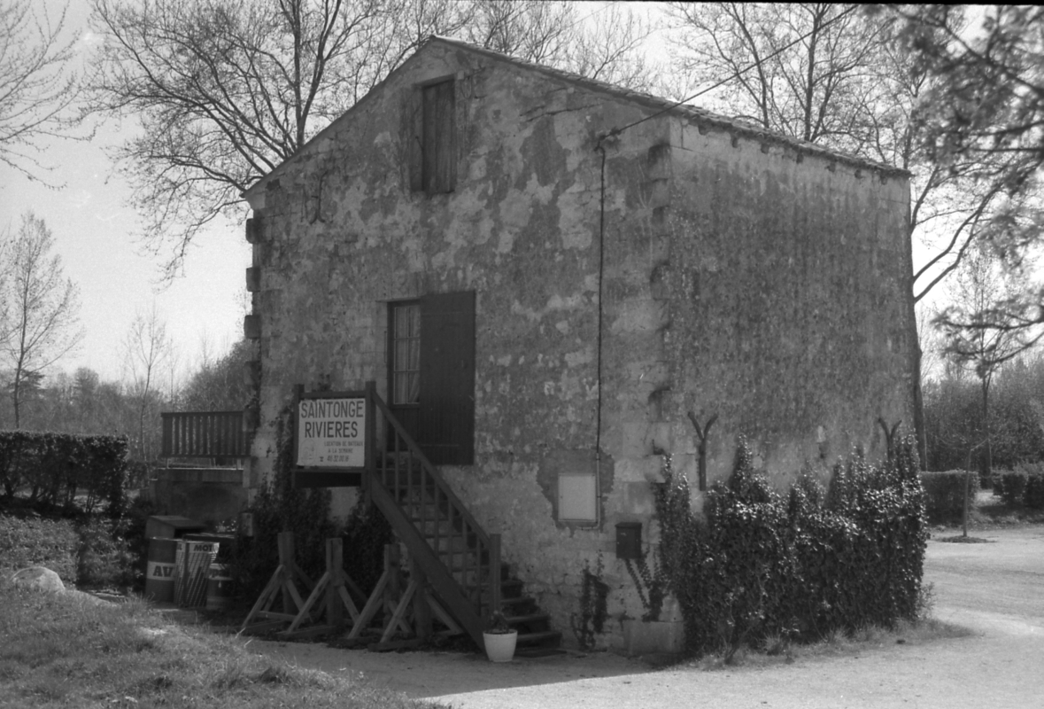 La maison éclusière, photographiée en 1991, a aujourd'hui disparu.