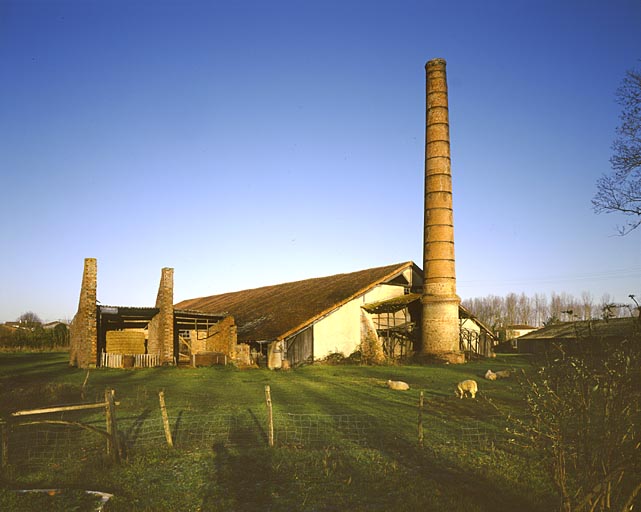 Bâtiment des fours de 1900 vu du sud-est.