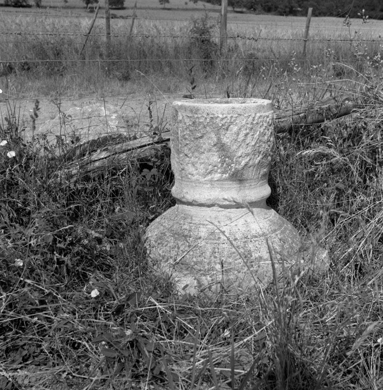 Colonne romaine déposée, au Grand-Scot, en 1976.