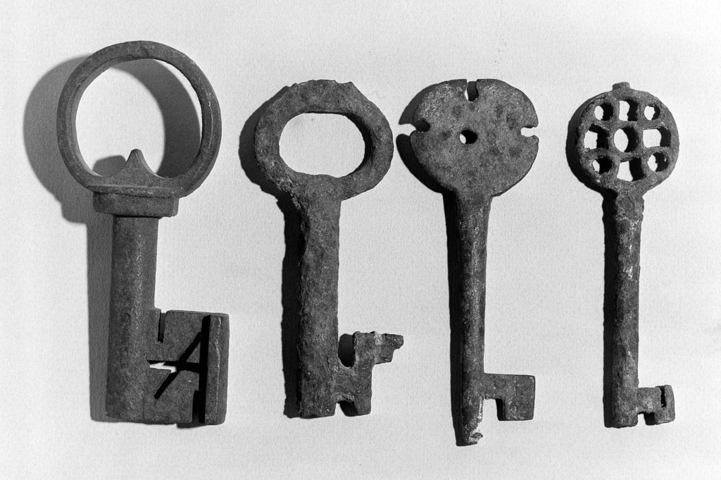 Vue des clefs de l'ancien hôtel de la monnaie de Morlaàs.