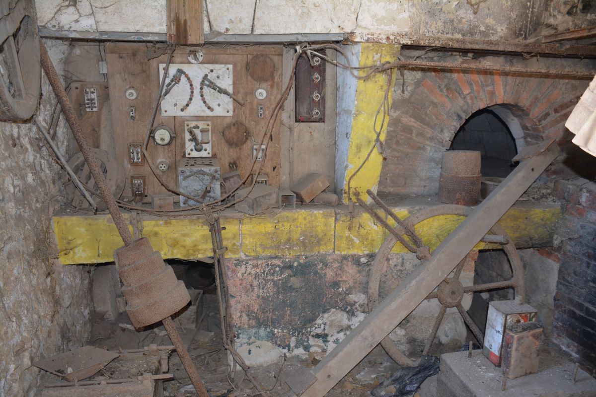 Intérieur de la forge du château de La Font.