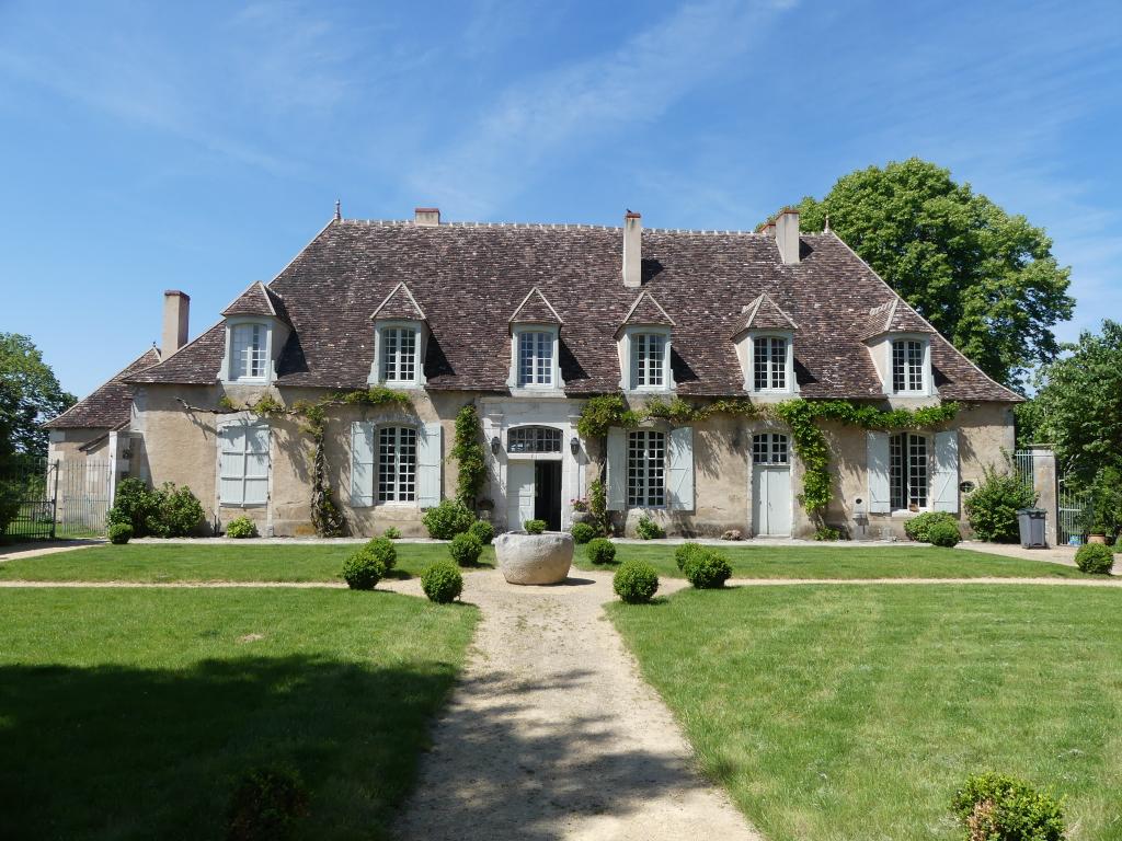 Vue de la façade est du manoir.