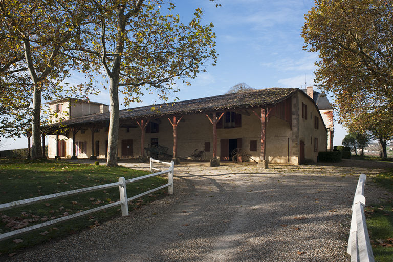 Bâtiment des communs : vue d'ensemble de la façade est.