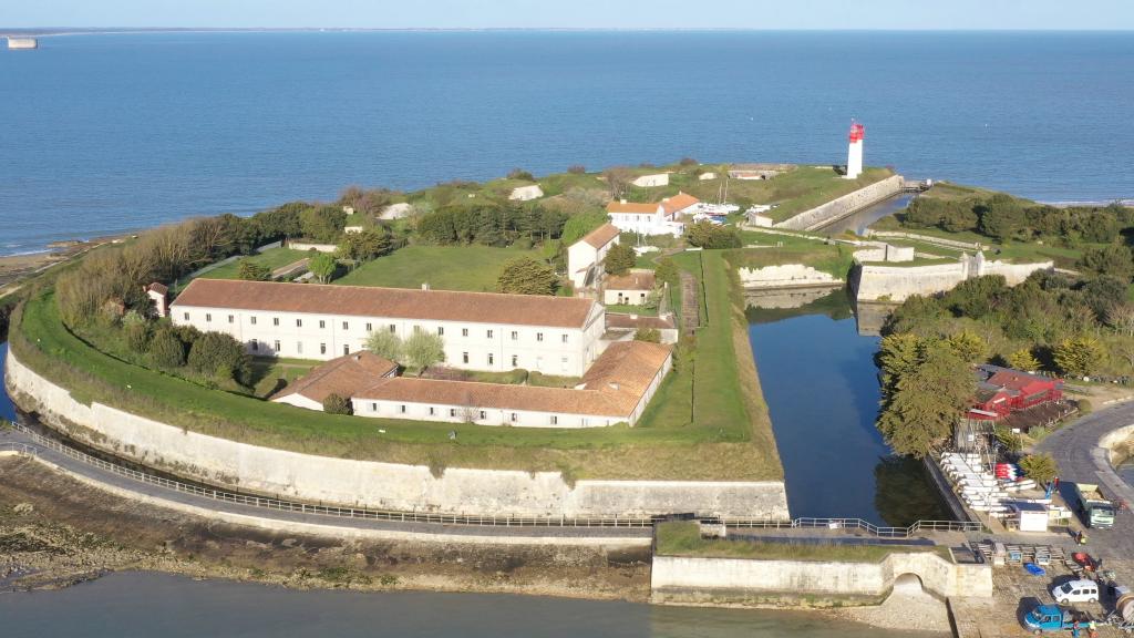 Vue aérienne prise de l'est.