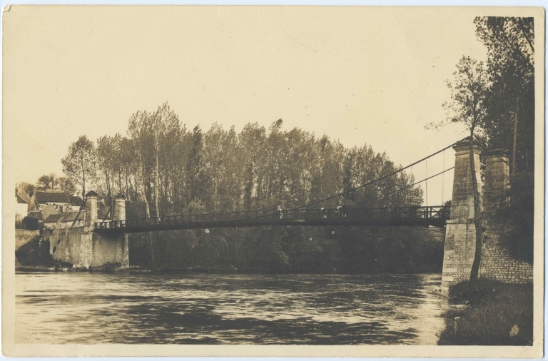 Pont reconstruit en 1881, carte postale du début du 20e siècle.