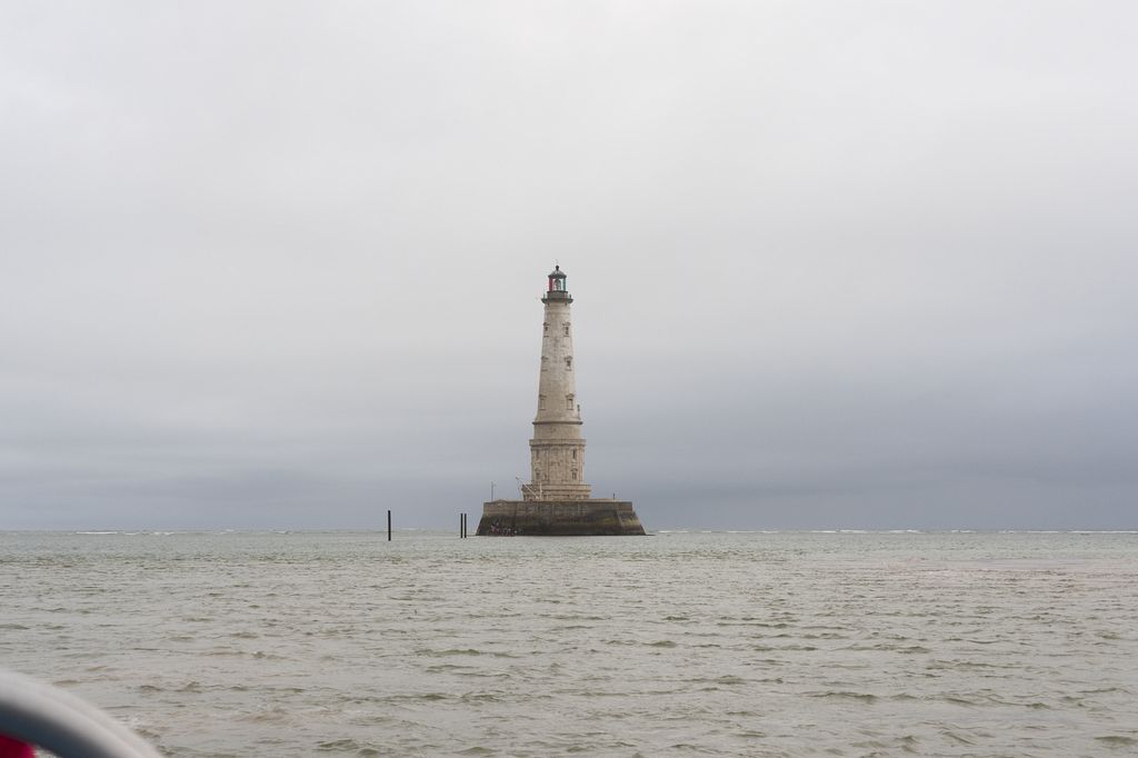 Vue du phare à marée haute.