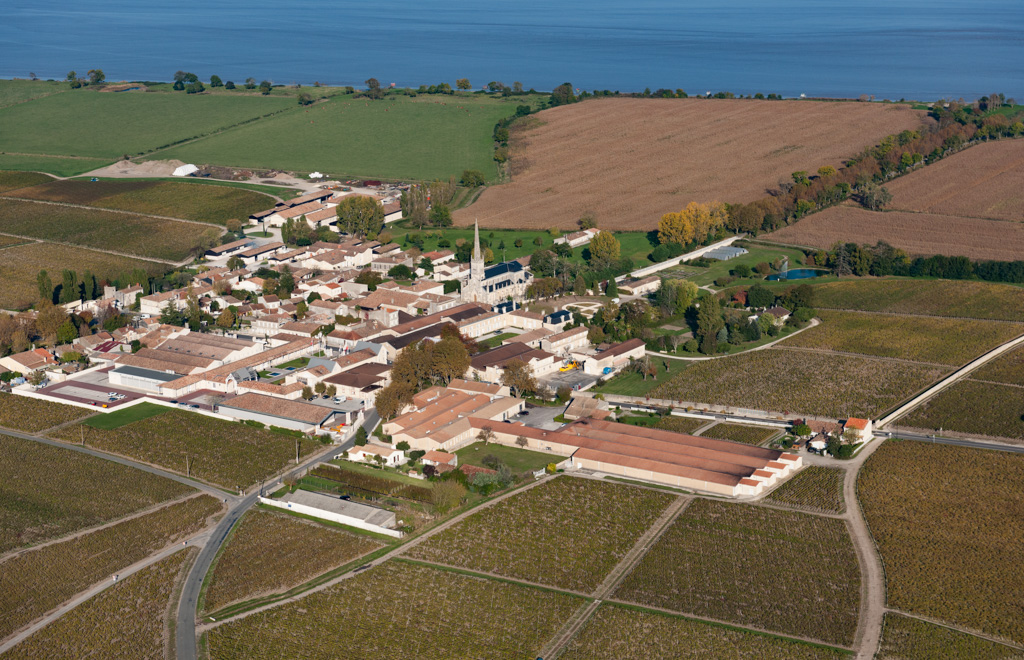 Vue aérienne depuis le sud-ouest.