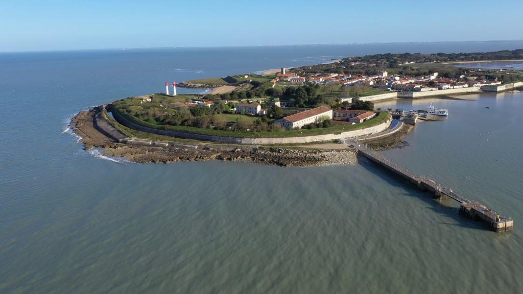 Vue aérienne prise du sud.