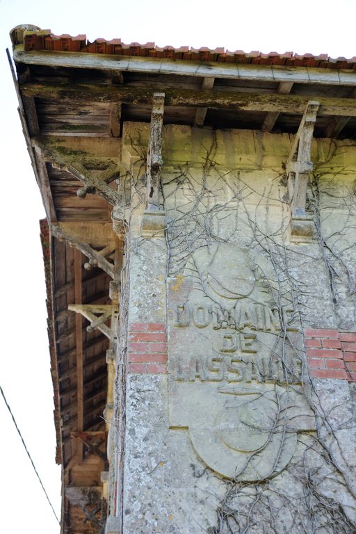 Cuvier : détail de l'inscription sur la façade ouest.