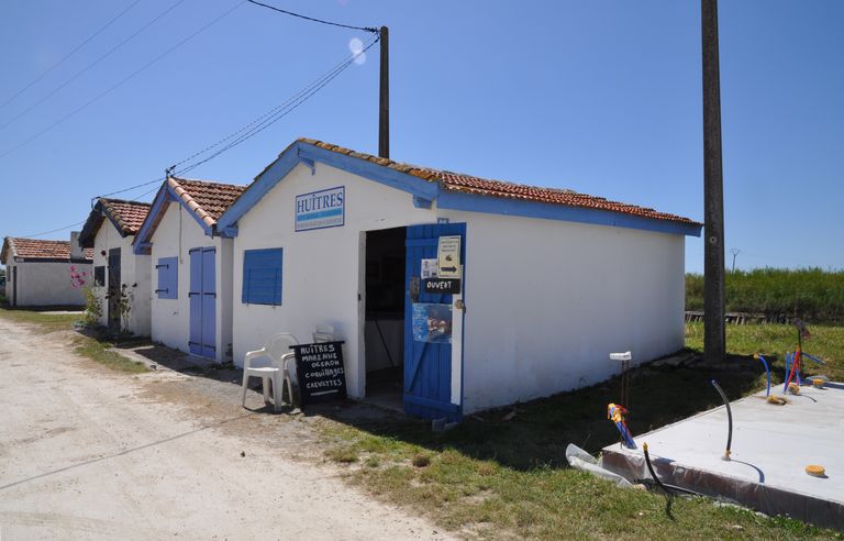 Cabanes de pêche au Port de Talais.