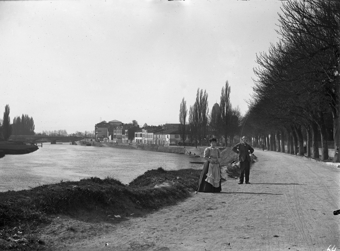 L'ensemble du quai et ses quatre cales vus du nord vers 1910 (?).