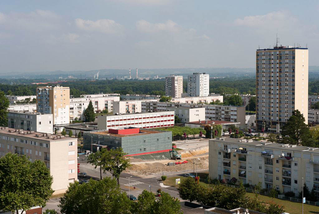 Place de l'hôtel de ville avec la destruction en cours du bâtiment O