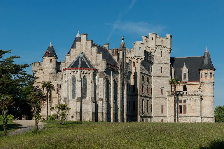 Façade Nord-Est : chevet à cinq pans et aile Est par E.-E. Viollet-le Duc.