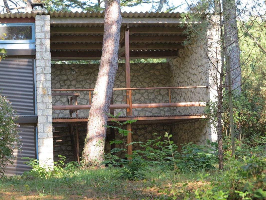 La partie ouverte sur l'extérieur, sur le côté sud de la villa, vue depuis l'ouest.