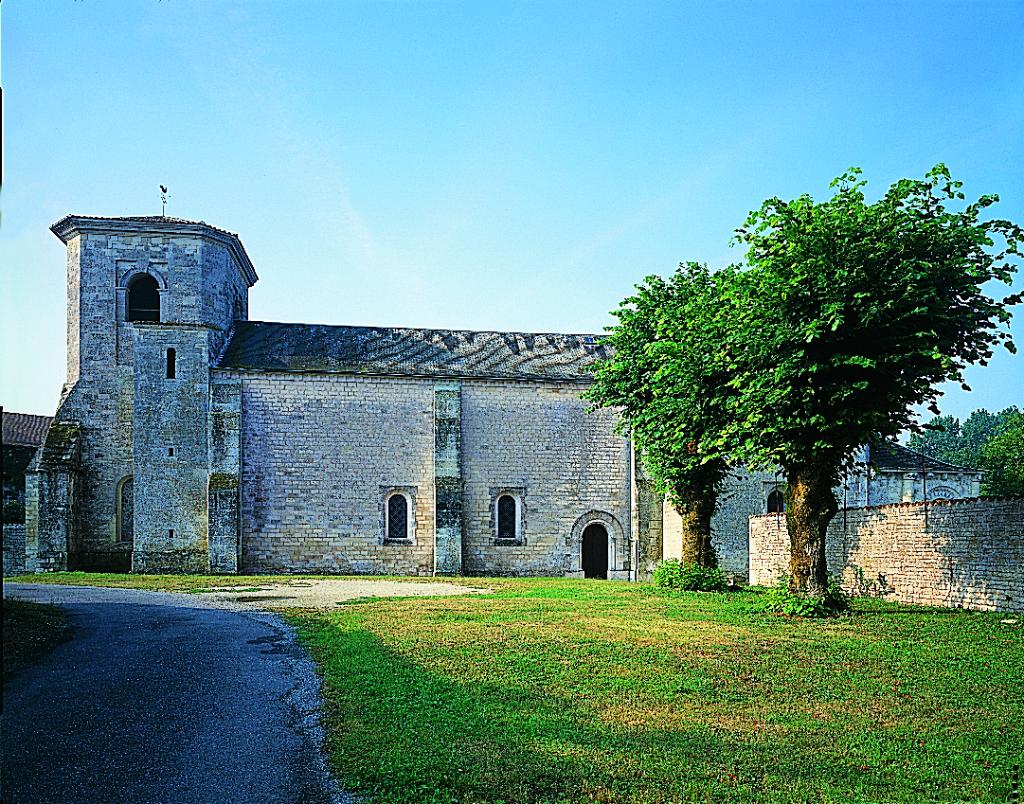 Élévation latérale droite.