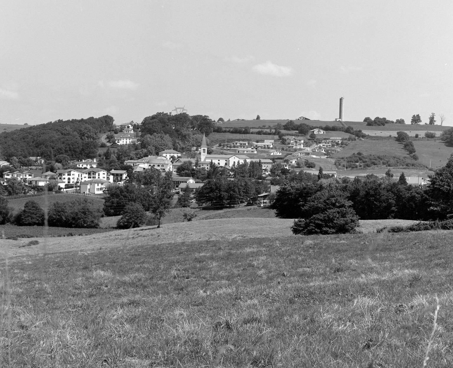 Vue d'ensemble du village depuis le sud.