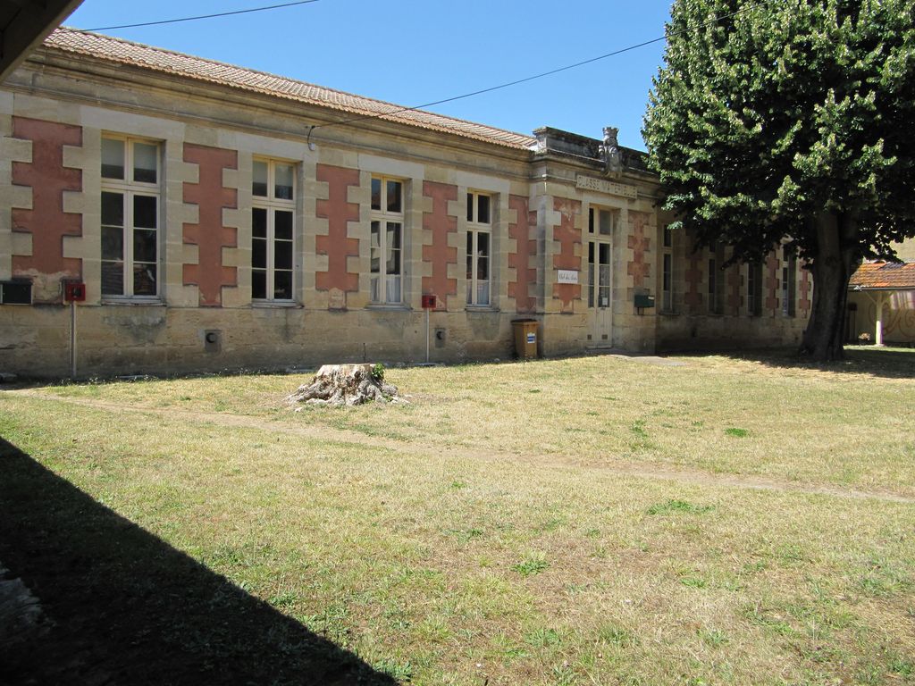 Salle de classe maternelle : façade est.