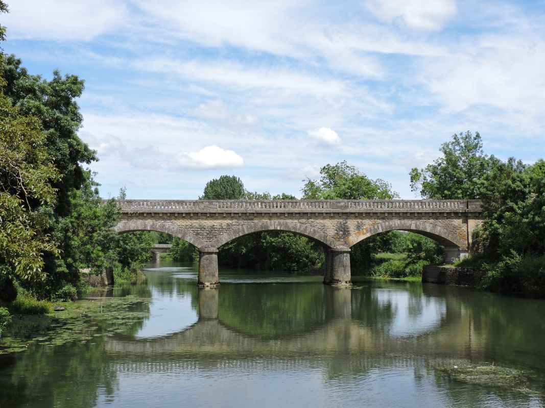 Le pont vu depuis le sud-ouest, côté aval.