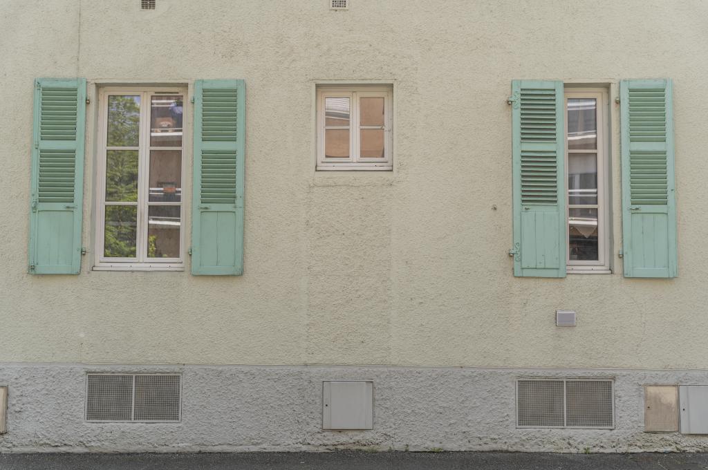 Vue sur la façade principale.