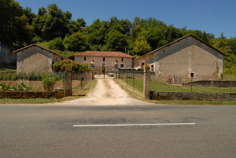 Vue d'ensemble prise de l'est.