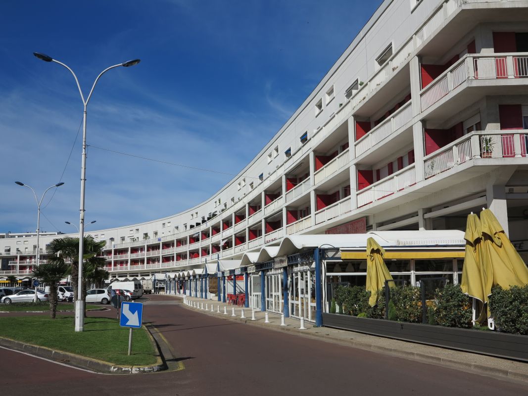 L'arc ouest du Front de Mer vu depuis l'est.