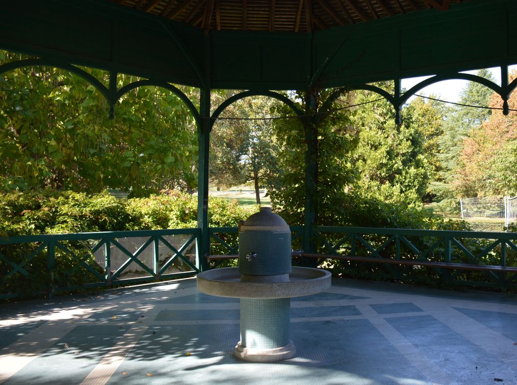 La fontaine sous le kiosque, en 2016.