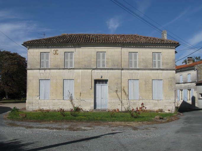 Logis de ferme aux allures de maison de maître, à la Noue.